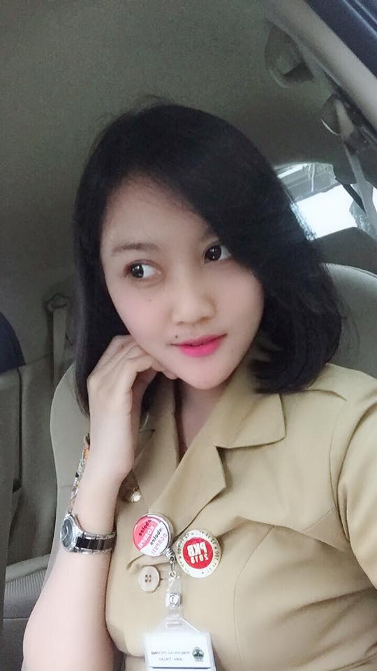 Viral Indonesia Viral Kisah Cinta Bu Guru SMA dengan Muridnya